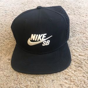 Nike SB hat in black
